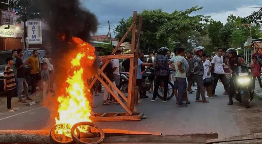 Jalan Ditutup, Akal Sehat Ikut Terblokir: Potret Krisis Penyelesaian Konflik di Bima